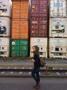 Duale Studentin Fabienne bei Rheinhafen Rundgang in Basel